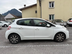 Peugeot 208 Active 1.4 e-HDi 68 FAP ASG 5  Erstbesitz Neu Vorgeführt  Bild 4