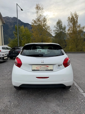 Peugeot 208 Active 1.4 e-HDi 68 FAP ASG 5  Erstbesitz Neu Vorgeführt  Bild 5