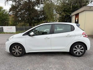 Peugeot 208 Active 1.4 e-HDi 68 FAP ASG 5  Erstbesitz Neu Vorgeführt  Bild 6