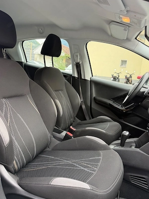 Peugeot 208 Active 1.4 e-HDi 68 FAP ASG 5  Erstbesitz Neu Vorgeführt  Bild 9