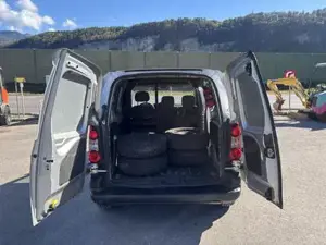 Peugeot Partner Kombi Bild 11