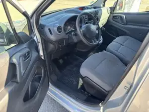 Peugeot Partner Kombi Bild 16