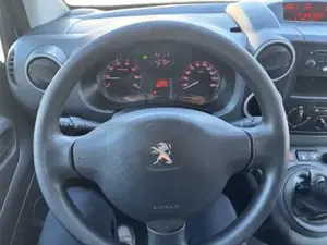 Peugeot Partner Kombi Bild 18