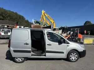 Peugeot Partner Kombi Bild 7