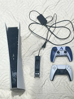 PS5 Digital Edition + 1TB SSD & 2 Controller wie NEU Bild 2