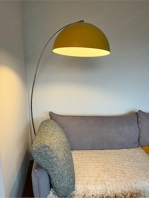 Designer Bogenleuchte in gelb Bild 2