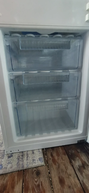 Kühlschrank mit Gefrieranteil  Bild 4