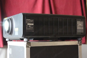 Panasonic PT-RZ670LB Laser Beamer Projektor Bild 2