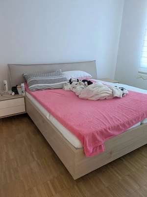 Doppelbett mit Nachkästchen Bild 2