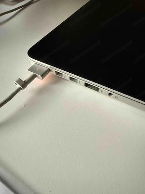 Apple MacBook PRO 15,4'' (2018) Bild 2