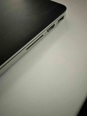 Apple MacBook PRO 15,4'' (2018) Bild 3