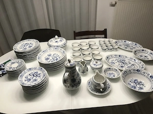 86 teiliges Geschirr mit Zwiebelmuster von Kahla