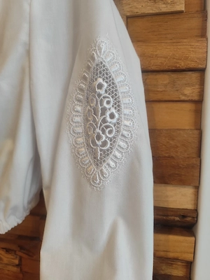 Dirndlbluse  Bild 3