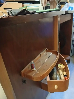 Nähmaschine mit Kasten Bild 4