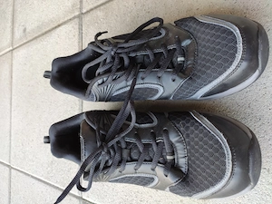 Turnschuhe Laufschuhe schwarz GR 42