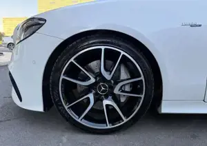 Mercedes-Benz E-Klasse Bild 6