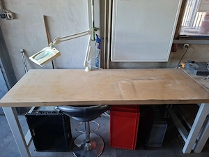 Stabile Werkbank mit Massivholzplatte  Bild 3