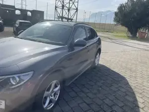 Alfa Romeo Stelvio Q4 VELOCE # Audi Q5, Mercedes, BMW X  Skoda Volvo XC Evoque Karoq  Quattro  Bild 3