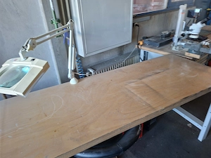 Stabile Werkbank mit Massivholzplatte  Bild 2