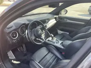 Alfa Romeo Stelvio Q4 VELOCE # Audi Q5, Mercedes, BMW X  Skoda Volvo XC Evoque Karoq  Quattro  Bild 4
