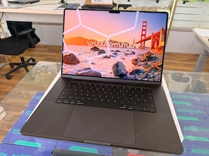 Apple Macbook Pro 16 M5 Max - 2TB SSD - 36GB RAM - 32C GPU - Neuwertig Bild 3