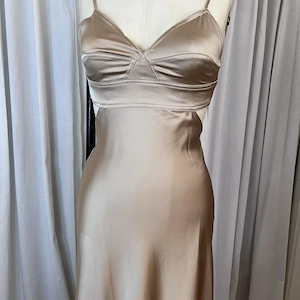 Smaragdgrünes Kleid Bild 4