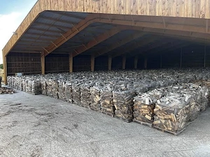 Gut getrocknetes Brennholz ab Lager verfügbar