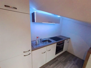 Dachwohnung zum Vermieten  Bild 2