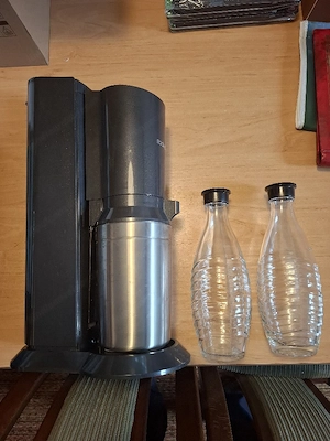 Soda Stream + 2x 615ml Flaschen