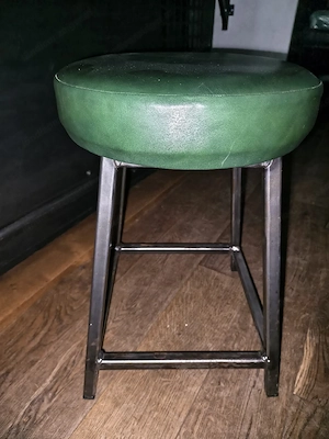 Tisch Set mit Hocker  Bild 3