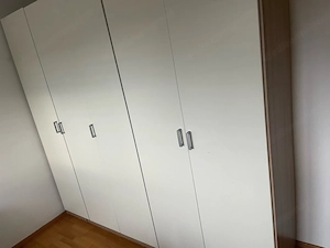 Kleiderschrank Bild 2