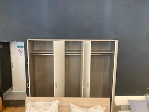 Kleiderschrank Bild 3