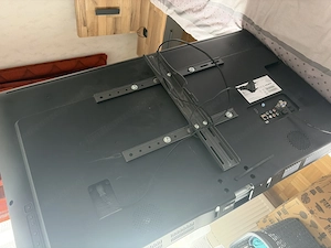 Philips Fernseher (42 Zoll) zu verkaufen mit Schwenkbarer Halterung  Bild 2