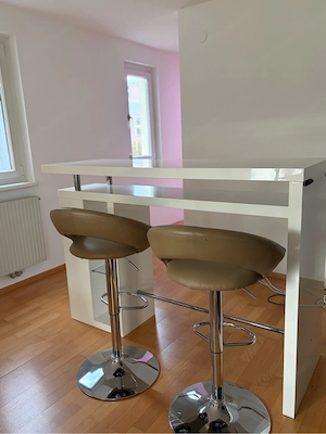 Bartisch samt Hockern Bild 2