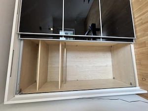 Kleiderkasten mit Beleuchtung 