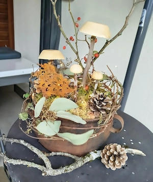Deko Herbst Winter mit Pilzen, Rostigel und Beleuchtung  Bild 2