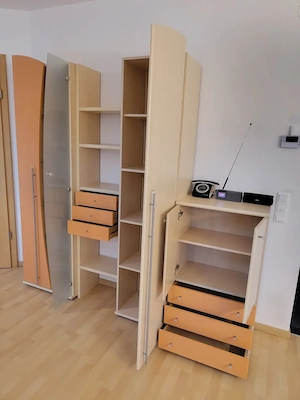 Vierteilige Schrankwand in Beige und Orange  Bild 4