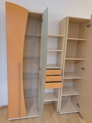 Vierteilige Schrankwand in Beige und Orange  Bild 3