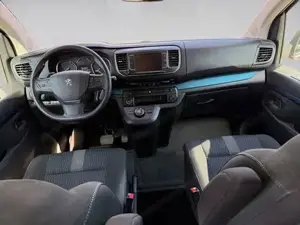 Peugeot Traveller Bild 12