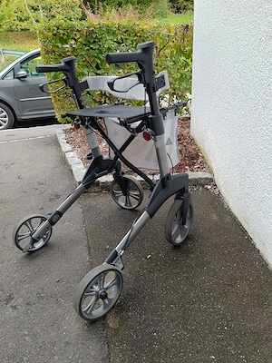 Rollator günstig abzugeben  Bild 3