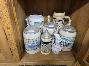 Verschiedene Bierkrüge und Krüge Bild 5