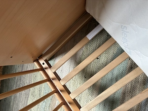 Gitterbett, Kinderbett, verstellbar inkl. Matratze und Bettzeug Bild 3