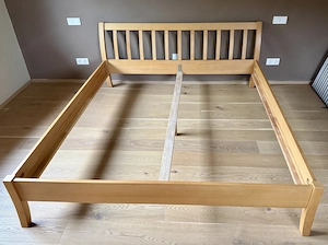 Minimalistischer Bettrahmen aus Holz Bild 2