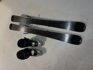 Kinderski mit Skischuhe 