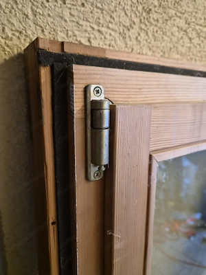 Holzfenster und Eingangstür  Bild 2
