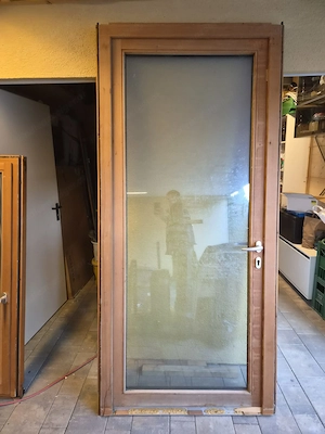 Holzfenster und Eingangstür  Bild 3