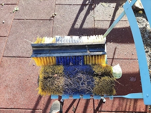 2 Bürsten für Pferde Kratzbürste. Bild 2