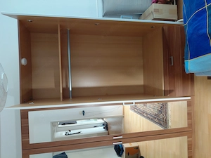 Kleiderschrank und Bett Bild 6