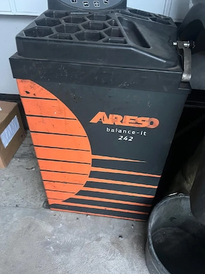 Reifenmontiermaschine und Reifenwuchtmaschine ARESO   Setpreis Bild 2