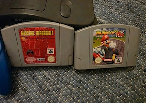 Nintendo 64 mit Controller und Spielen  Bild 4